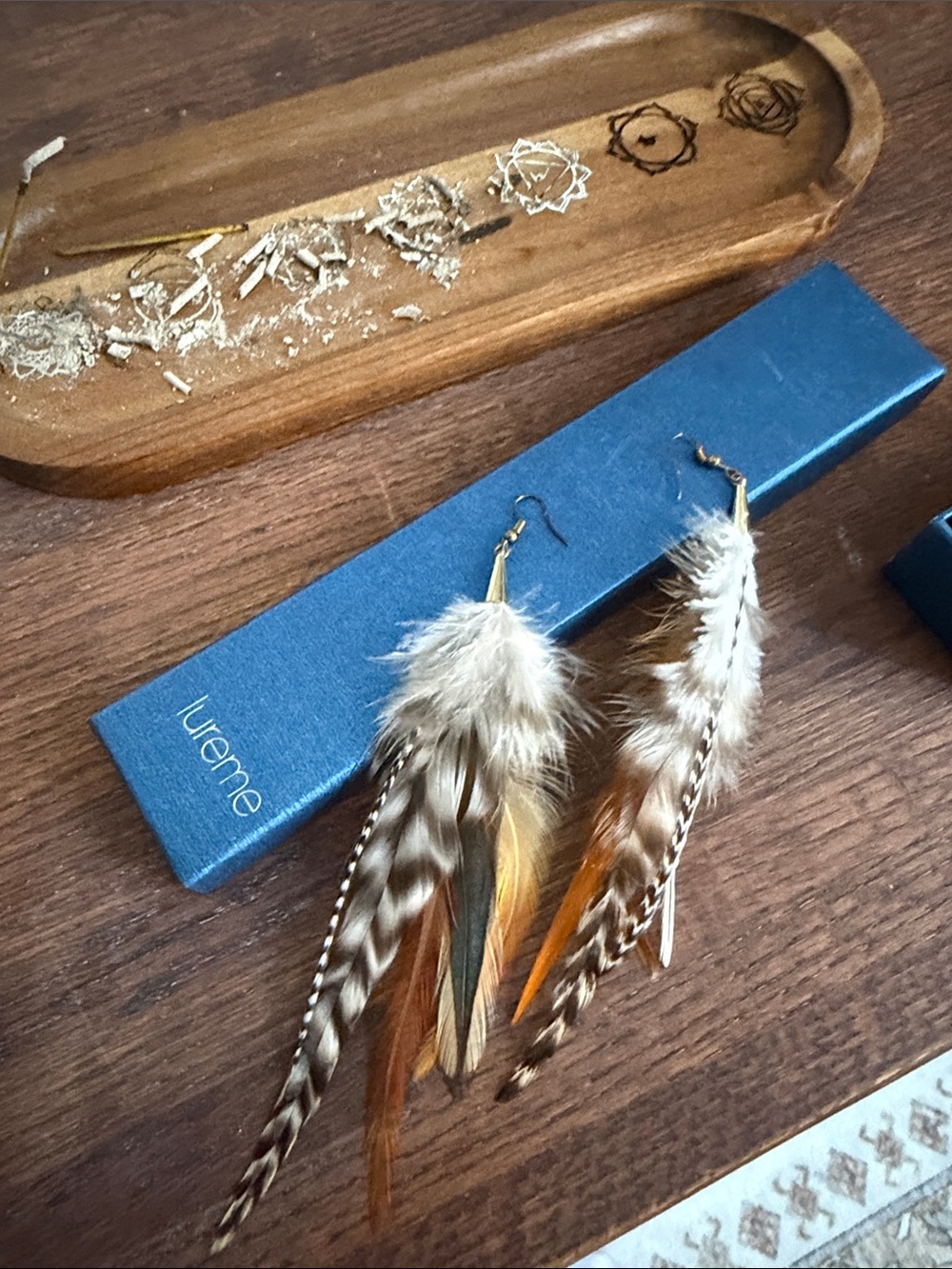 Lureme Boho Feather Drop Earrings - Brown & Tan